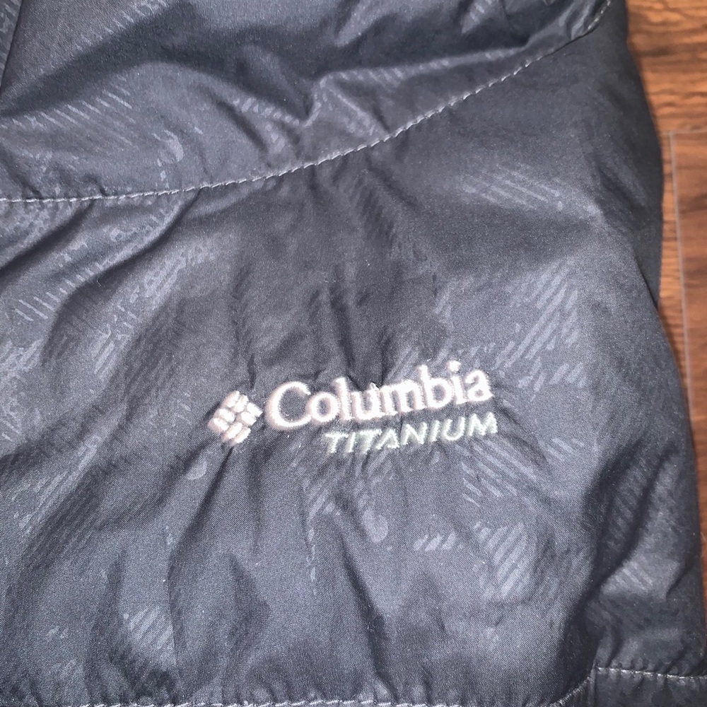 C O L U M B I A - image 3